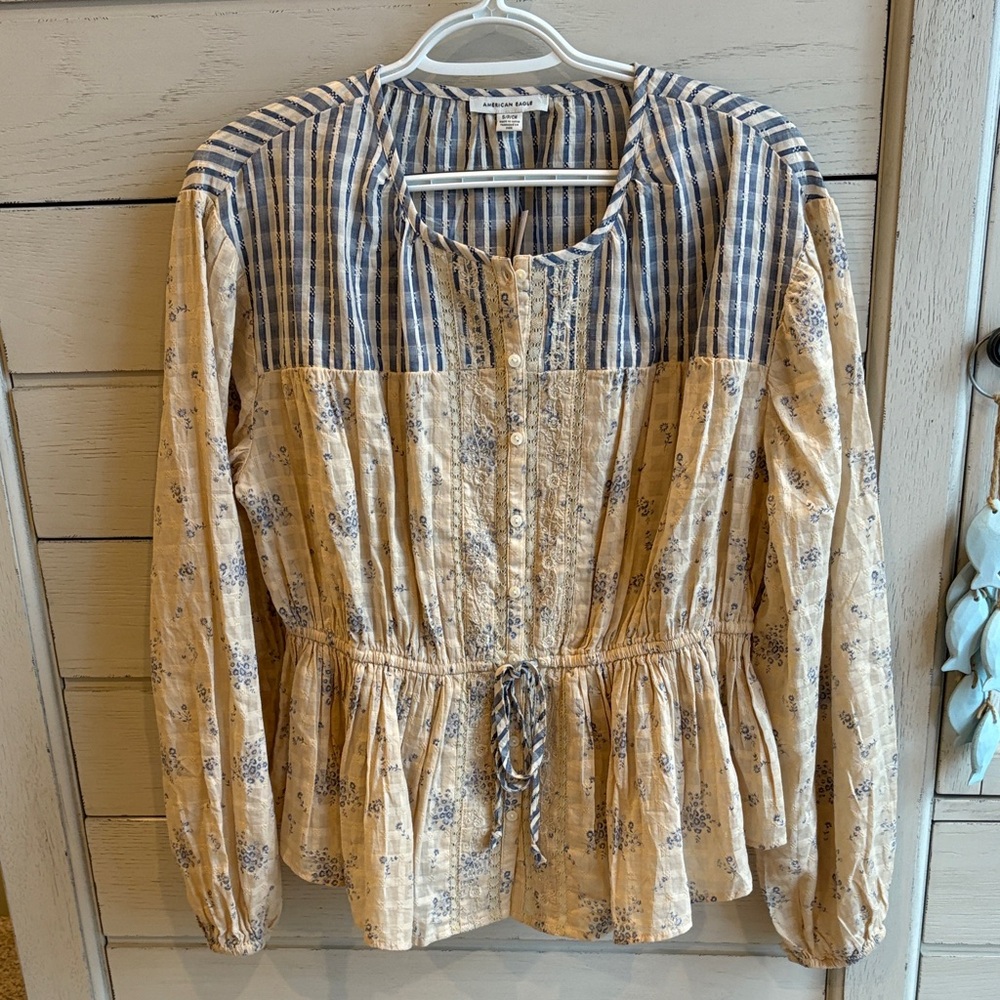 American Eagle Outfitters Top Size Small NWT